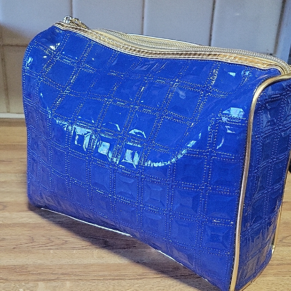 Elizabeth Arden  Blue Patent Leather Women's makeup Bag/ NEW